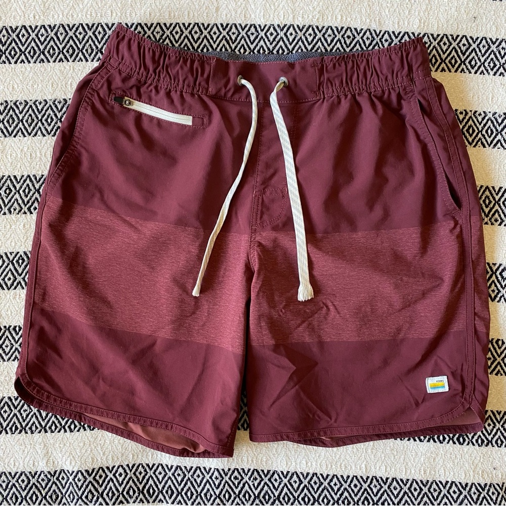 Vuori Banks Athletic 7" Short, Striped Red - Small